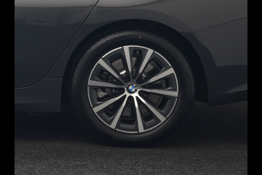 BMW 3 Serie Touring 330e Sport Line PHEV 293pk Dealer O.H. DRAVITGRAU | Trekhaak Af Fabriek | Adaptive Cruise | 360 Camera | Lederen Sportstoelen Memory & Verwarmd | Sfeerverlichting | Stuur Verwarmd | Apple Carplay | Navigatie | DAB | Plug In Hybrid |