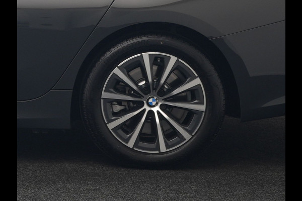 BMW 3 Serie Touring 330e Sport Line PHEV 293pk Dealer O.H. DRAVITGRAU | Trekhaak Af Fabriek | Adaptive Cruise | 360 Camera | Lederen Sportstoelen Memory & Verwarmd | Sfeerverlichting | Stuur Verwarmd | Apple Carplay | Navigatie | DAB | Plug In Hybrid |