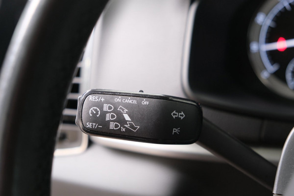 Škoda Karoq 1.0 TSI Style - Airco, Cruise, Navi, PDC, Carplay, Trekhaak.