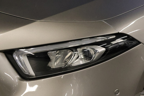 Mercedes-Benz A-Klasse A 180 d AMG pakket | Panorama dak | Burmester | Widescreen | Apple Carplay | Sfeerverlichting | Stoelverwarming | Alcantara | 360 PDC | Volledig onderhouden | Nieuwe Distributieriem