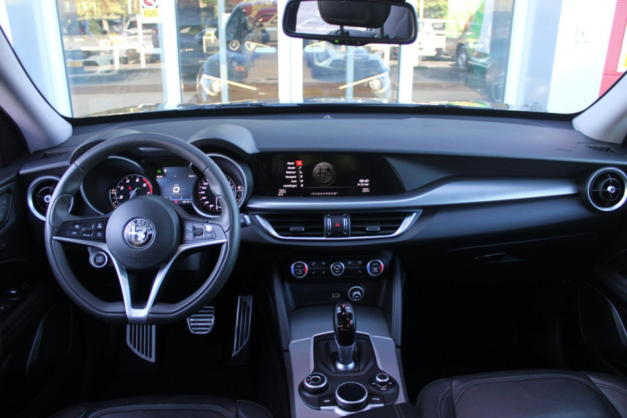Alfa Romeo Stelvio 2.0 T 280PK Q4 AWD B-Tech | DRIVER ASSISTENCE PACK2: | ACHTERUITRIJCAMERA | PARKEERSENSOREN VOOR / ACHTER | DODEHOEKDETECTIE | DIMMENDE BINNENSPIEGEL | CONVENIENCE PACK: | KEYLESS ENTRY / START | WARMTE WERENDE VOORRUIT | ELEKTRSICHE STOELVERSTELLING MET GEHEUGEN | ELEKTRISCH VERWARMEDE VOORSTOELEN | ELEKTRISCH VERWARMBAAR STUURWIEL | LEDEREN BEKLEDING | RODE REMKLAUWEN | 19"INCH LICHTMETALEN VELGEN | BI-XENON KOPLAMPEN MET SPROEIINSTALATIE | ELEKTRISCHE ACHTERKLEP | NAVIGATIE | DAB+ RADIO | ADAPTIVE CRUISE CONTROL |