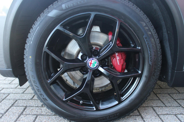 Alfa Romeo Stelvio 2.0 T 280PK Q4 AWD B-Tech | DRIVER ASSISTENCE PACK2: | ACHTERUITRIJCAMERA | PARKEERSENSOREN VOOR / ACHTER | DODEHOEKDETECTIE | DIMMENDE BINNENSPIEGEL | CONVENIENCE PACK: | KEYLESS ENTRY / START | WARMTE WERENDE VOORRUIT | ELEKTRSICHE STOELVERSTELLING MET GEHEUGEN | ELEKTRISCH VERWARMEDE VOORSTOELEN | ELEKTRISCH VERWARMBAAR STUURWIEL | LEDEREN BEKLEDING | RODE REMKLAUWEN | 19"INCH LICHTMETALEN VELGEN | BI-XENON KOPLAMPEN MET SPROEIINSTALATIE | ELEKTRISCHE ACHTERKLEP | NAVIGATIE | DAB+ RADIO | ADAPTIVE CRUISE CONTROL |