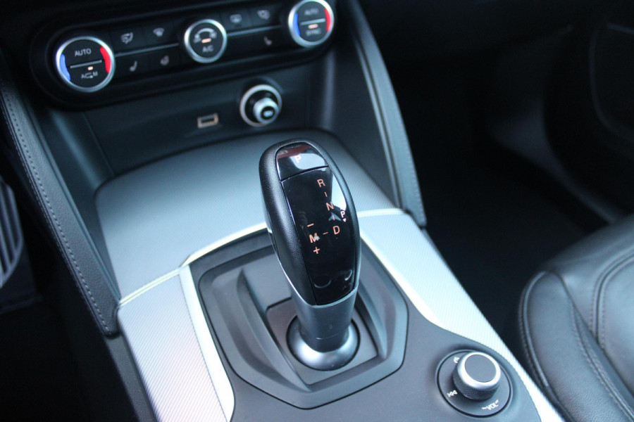 Alfa Romeo Stelvio 2.0 T 280PK Q4 AWD B-Tech | DRIVER ASSISTENCE PACK2: | ACHTERUITRIJCAMERA | PARKEERSENSOREN VOOR / ACHTER | DODEHOEKDETECTIE | DIMMENDE BINNENSPIEGEL | CONVENIENCE PACK: | KEYLESS ENTRY / START | WARMTE WERENDE VOORRUIT | ELEKTRSICHE STOELVERSTELLING MET GEHEUGEN | ELEKTRISCH VERWARMEDE VOORSTOELEN | ELEKTRISCH VERWARMBAAR STUURWIEL | LEDEREN BEKLEDING | RODE REMKLAUWEN | 19"INCH LICHTMETALEN VELGEN | BI-XENON KOPLAMPEN MET SPROEIINSTALATIE | ELEKTRISCHE ACHTERKLEP | NAVIGATIE | DAB+ RADIO | ADAPTIVE CRUISE CONTROL |