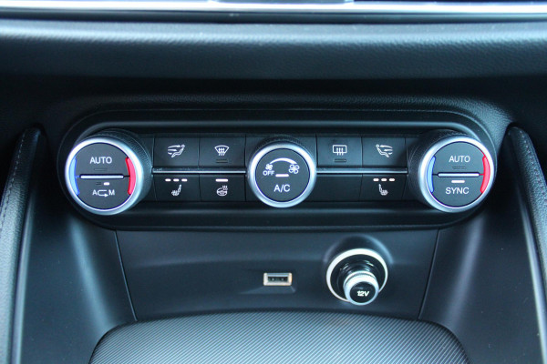Alfa Romeo Stelvio 2.0 T 280PK Q4 AWD B-Tech | DRIVER ASSISTENCE PACK2: | ACHTERUITRIJCAMERA | PARKEERSENSOREN VOOR / ACHTER | DODEHOEKDETECTIE | DIMMENDE BINNENSPIEGEL | CONVENIENCE PACK: | KEYLESS ENTRY / START | WARMTE WERENDE VOORRUIT | ELEKTRSICHE STOELVERSTELLING MET GEHEUGEN | ELEKTRISCH VERWARMEDE VOORSTOELEN | ELEKTRISCH VERWARMBAAR STUURWIEL | LEDEREN BEKLEDING | RODE REMKLAUWEN | 19"INCH LICHTMETALEN VELGEN | BI-XENON KOPLAMPEN MET SPROEIINSTALATIE | ELEKTRISCHE ACHTERKLEP | NAVIGATIE | DAB+ RADIO | ADAPTIVE CRUISE CONTROL |