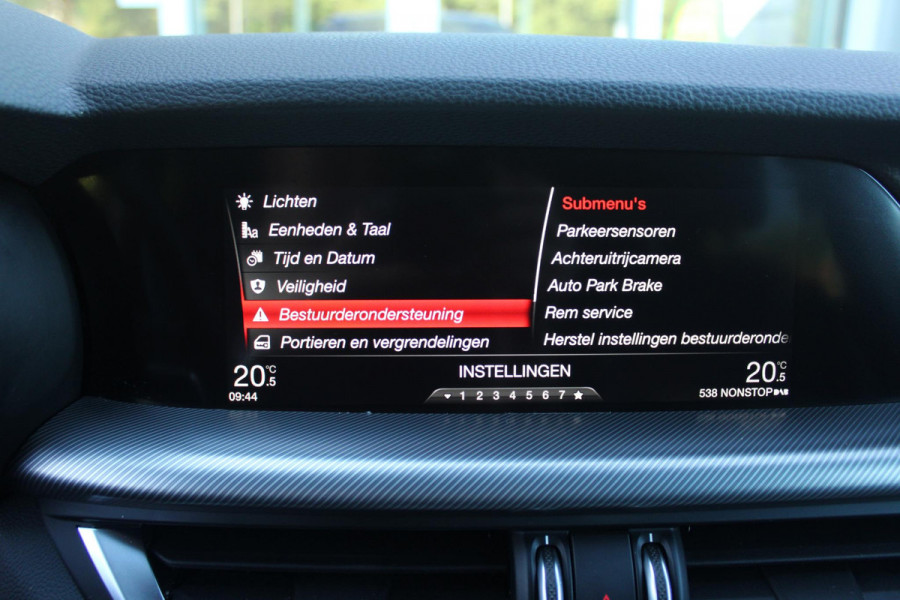 Alfa Romeo Stelvio 2.0 T 280PK Q4 AWD B-Tech | DRIVER ASSISTENCE PACK2: | ACHTERUITRIJCAMERA | PARKEERSENSOREN VOOR / ACHTER | DODEHOEKDETECTIE | DIMMENDE BINNENSPIEGEL | CONVENIENCE PACK: | KEYLESS ENTRY / START | WARMTE WERENDE VOORRUIT | ELEKTRSICHE STOELVERSTELLING MET GEHEUGEN | ELEKTRISCH VERWARMEDE VOORSTOELEN | ELEKTRISCH VERWARMBAAR STUURWIEL | LEDEREN BEKLEDING | RODE REMKLAUWEN | 19"INCH LICHTMETALEN VELGEN | BI-XENON KOPLAMPEN MET SPROEIINSTALATIE | ELEKTRISCHE ACHTERKLEP | NAVIGATIE | DAB+ RADIO | ADAPTIVE CRUISE CONTROL |