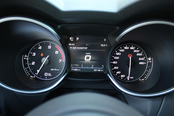 Alfa Romeo Stelvio 2.0 T 280PK Q4 AWD B-Tech | DRIVER ASSISTENCE PACK2: | ACHTERUITRIJCAMERA | PARKEERSENSOREN VOOR / ACHTER | DODEHOEKDETECTIE | DIMMENDE BINNENSPIEGEL | CONVENIENCE PACK: | KEYLESS ENTRY / START | WARMTE WERENDE VOORRUIT | ELEKTRSICHE STOELVERSTELLING MET GEHEUGEN | ELEKTRISCH VERWARMEDE VOORSTOELEN | ELEKTRISCH VERWARMBAAR STUURWIEL | LEDEREN BEKLEDING | RODE REMKLAUWEN | 19"INCH LICHTMETALEN VELGEN | BI-XENON KOPLAMPEN MET SPROEIINSTALATIE | ELEKTRISCHE ACHTERKLEP | NAVIGATIE | DAB+ RADIO | ADAPTIVE CRUISE CONTROL |