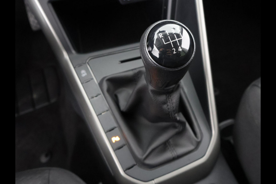 Volkswagen Polo TSI COMFORTLINE 95 PK GARANTIE TOT 2029* . NAVIGATIE . PARKEERSENSOREN VOOR  & ACHTER .