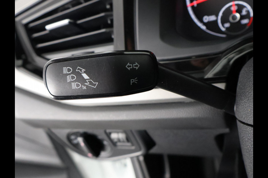 Volkswagen Polo TSI COMFORTLINE 95 PK GARANTIE TOT 2029* . NAVIGATIE . PARKEERSENSOREN VOOR  & ACHTER .