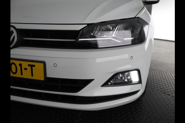 Volkswagen Polo TSI COMFORTLINE 95 PK GARANTIE TOT 2029* . NAVIGATIE . PARKEERSENSOREN VOOR  & ACHTER .