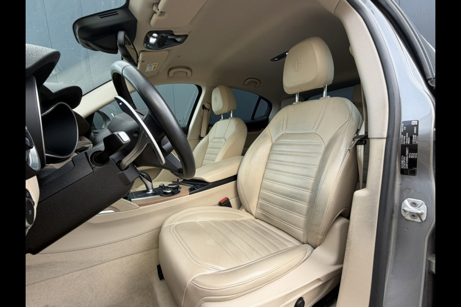 Alfa Romeo Stelvio 2.0 T AWD First Edition | Meer foto's volgen