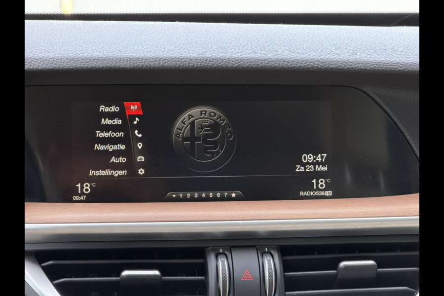 Alfa Romeo Stelvio 2.0 T AWD First Edition | Meer foto's volgen