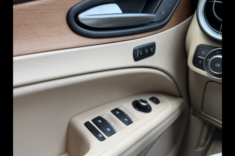 Alfa Romeo Stelvio 2.0 T AWD First Edition | Meer foto's volgen