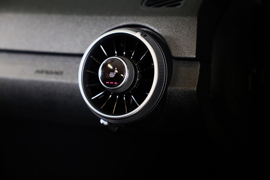 Audi TT Roadster 2.0 TFSI Quattro S Line / 230 PK / Virtual Cockpit / AUT / Navi / Camera / Ecc / Elek Pakket / Led / Pdc / 19 Inc