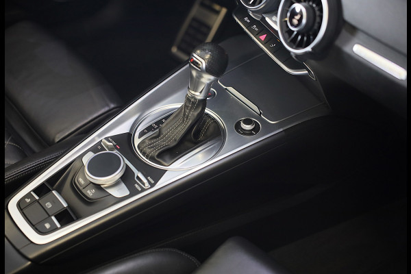 Audi TT Roadster 2.0 TFSI Quattro S Line / 230 PK / Virtual Cockpit / AUT / Navi / Camera / Ecc / Elek Pakket / Led / Pdc / 19 Inc