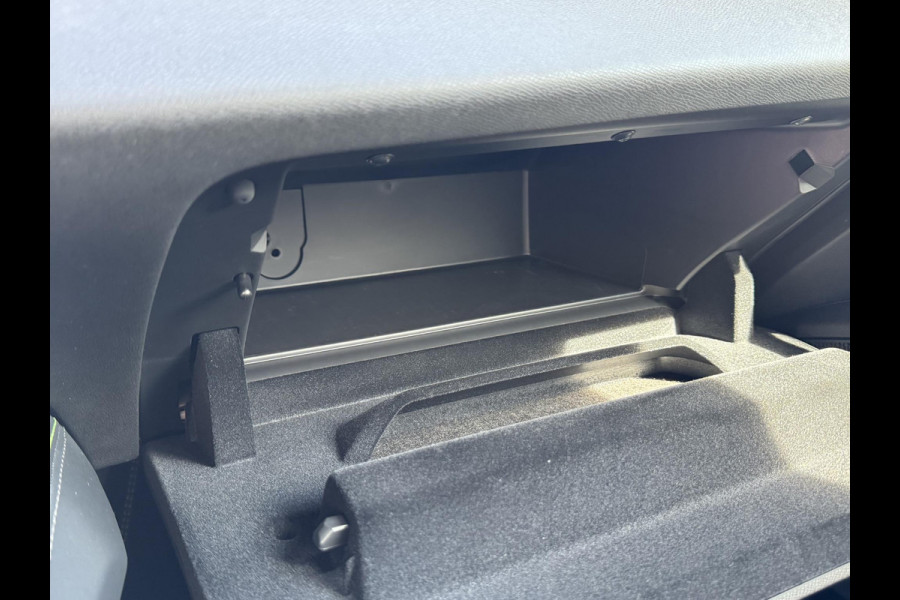 Peugeot 308 1.6 Plug-in Hybrid 225 GT | Massage | Stoelverw. | Rijklaar geleverd incl 12 maanden BOVAG garantie!