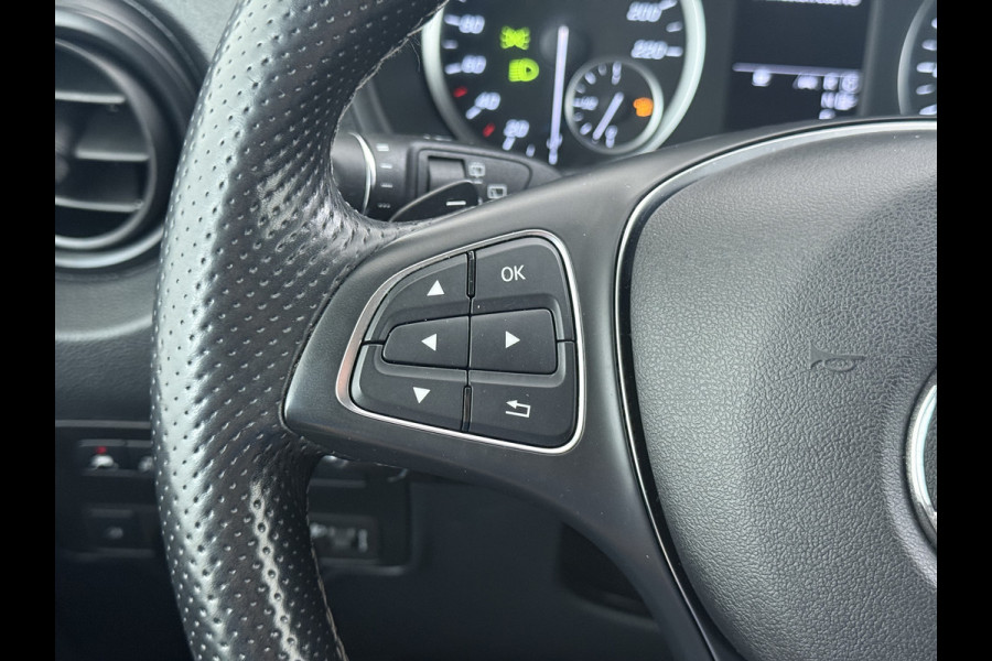 Mercedes-Benz Vito 114CDI 136pk AUT-7 L2 Lang Trekhaak Euro-6 Airco Cruise Control Bluetooth Lane Asist Pdc Betonplex Vloer Wandbetimmering Kast inbouw Achter+Geblindeerde-Raam Schuifdeur 1e Eigenaar 2.000KG Trekgewicht Nette Bus!