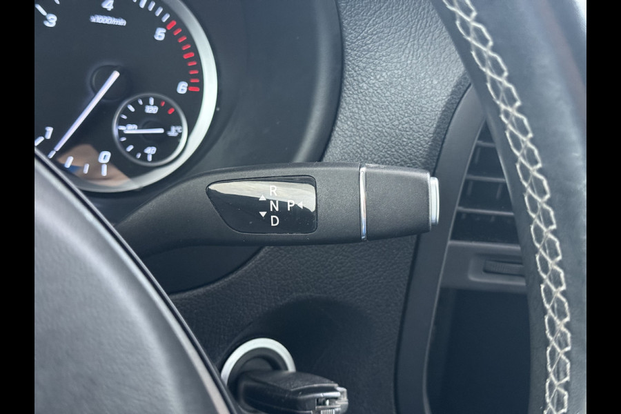 Mercedes-Benz Vito 114CDI 136pk AUT-7 L2 Lang Trekhaak Euro-6 Airco Cruise Control Bluetooth Lane Asist Pdc Betonplex Vloer Wandbetimmering Kast inbouw Achter+Geblindeerde-Raam Schuifdeur 1e Eigenaar 2.000KG Trekgewicht Nette Bus!