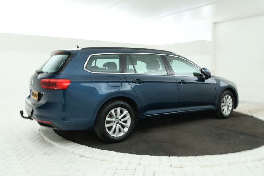Volkswagen Passat Variant 1.6 TDI Elegance Business R Automaat, Navigatie, Apple carplay, Climate,