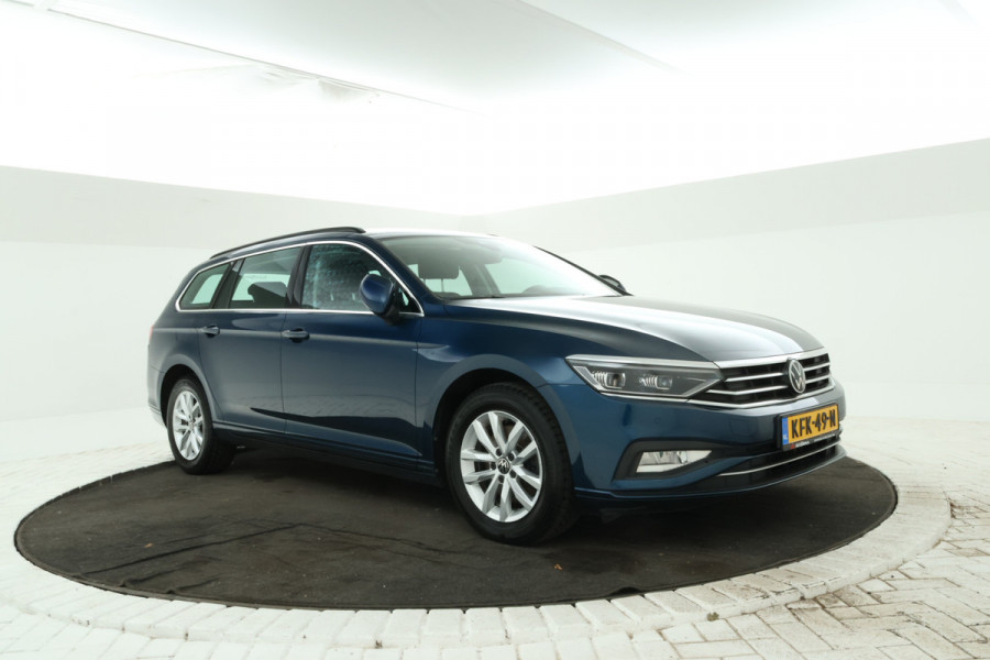 Volkswagen Passat Variant 1.6 TDI Elegance Business R Automaat, Navigatie, Apple carplay, Climate,
