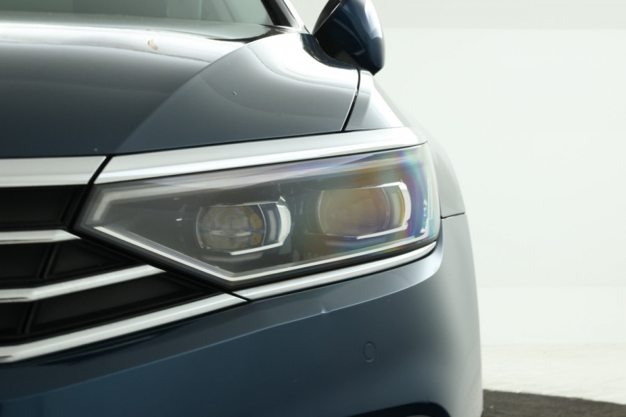 Volkswagen Passat Variant 1.6 TDI Elegance Business R Automaat, Navigatie, Apple carplay, Climate,