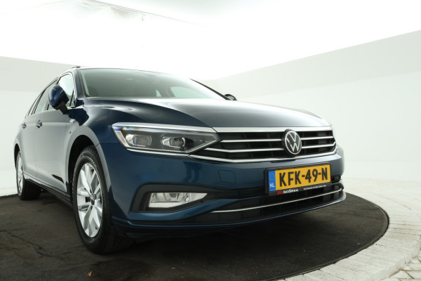 Volkswagen Passat Variant 1.6 TDI Elegance Business R Automaat, Navigatie, Apple carplay, Climate,
