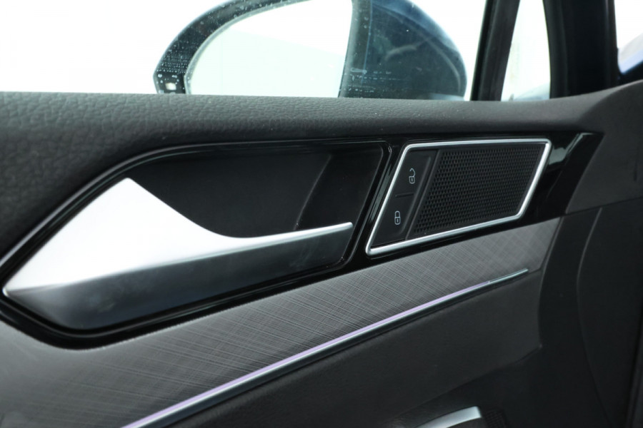 Volkswagen Passat Variant 1.6 TDI Elegance Business R Automaat, Navigatie, Apple carplay, Climate,