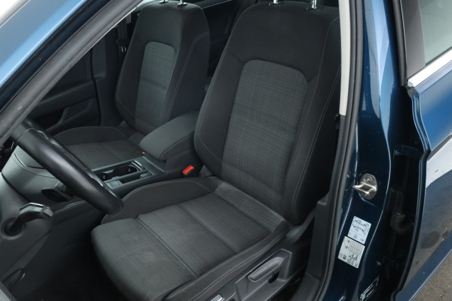 Volkswagen Passat Variant 1.6 TDI Elegance Business R Automaat, Navigatie, Apple carplay, Climate,