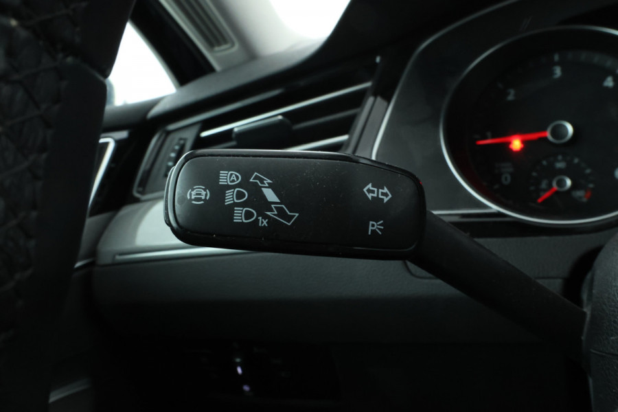 Volkswagen Passat Variant 1.6 TDI Elegance Business R Automaat, Navigatie, Apple carplay, Climate,