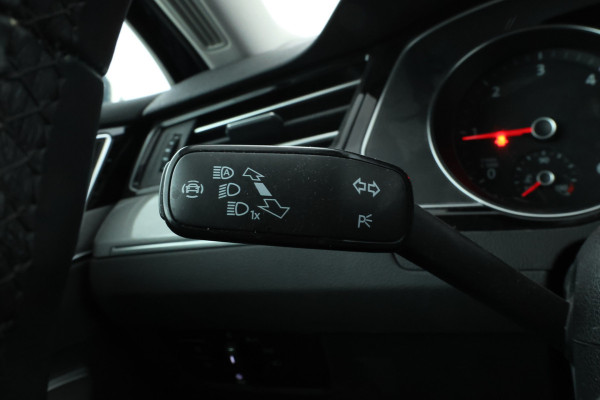 Volkswagen Passat Variant 1.6 TDI Elegance Business R Automaat, Navigatie, Apple carplay, Climate,