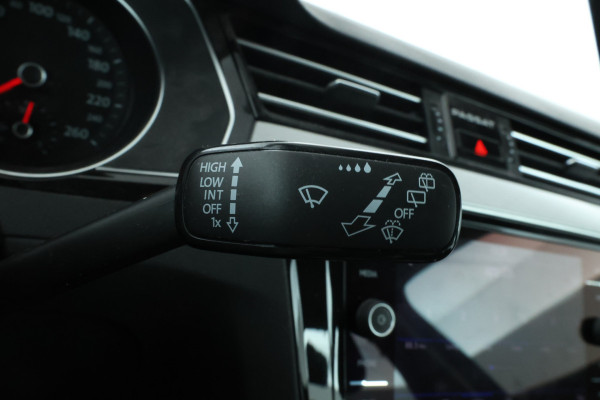 Volkswagen Passat Variant 1.6 TDI Elegance Business R Automaat, Navigatie, Apple carplay, Climate,