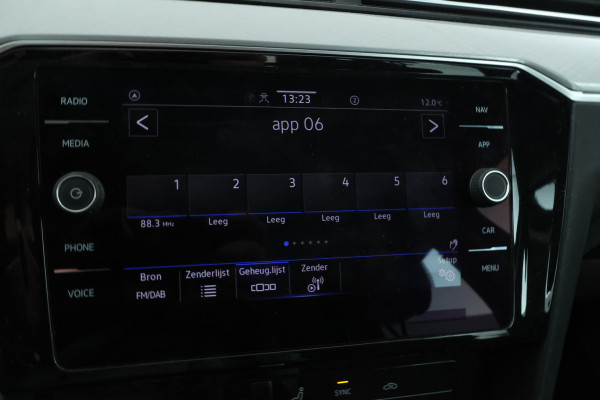Volkswagen Passat Variant 1.6 TDI Elegance Business R Automaat, Navigatie, Apple carplay, Climate,