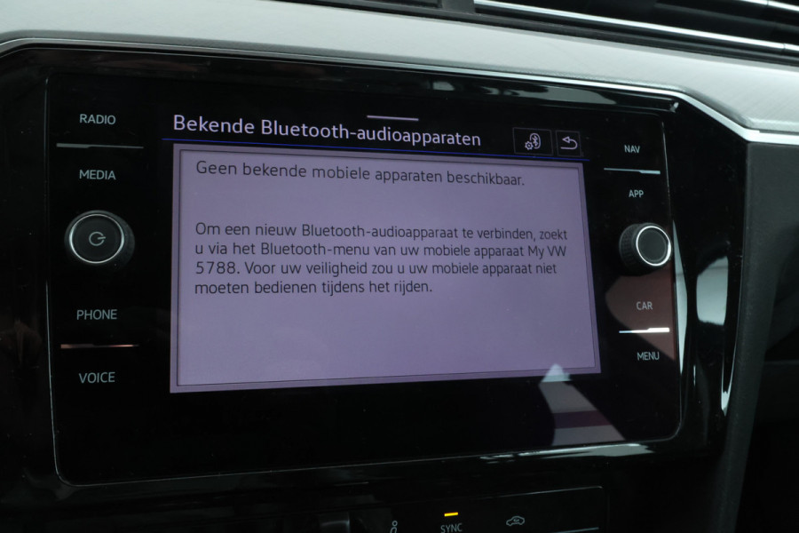 Volkswagen Passat Variant 1.6 TDI Elegance Business R Automaat, Navigatie, Apple carplay, Climate,