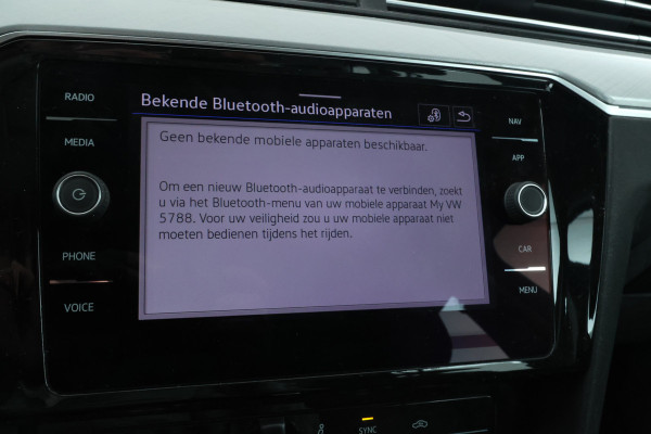 Volkswagen Passat Variant 1.6 TDI Elegance Business R Automaat, Navigatie, Apple carplay, Climate,