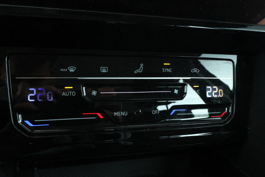 Volkswagen Passat Variant 1.6 TDI Elegance Business R Automaat, Navigatie, Apple carplay, Climate,