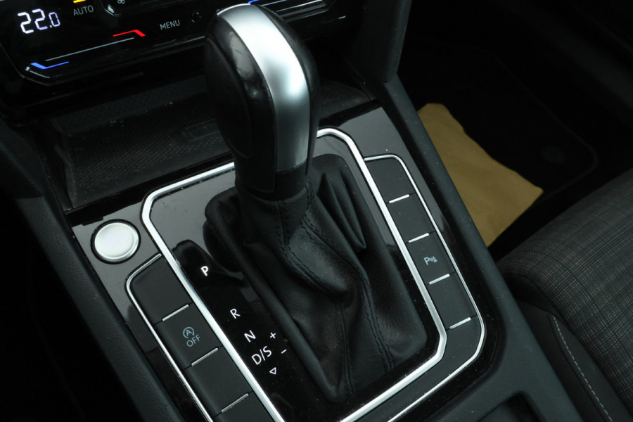 Volkswagen Passat Variant 1.6 TDI Elegance Business R Automaat, Navigatie, Apple carplay, Climate,