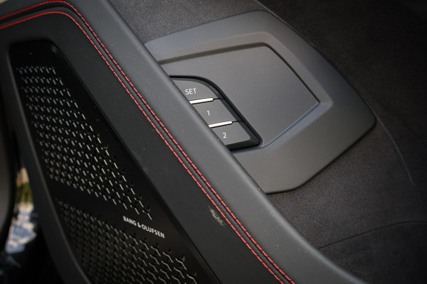 Lamborghini Urus 4.0 V8 Hybrid SE | ACC | MASSAGE | STOELVERWARMING & VERKOELING | B&O 3D | TREKHAAK | HEAD UP | 360 CAMERA |