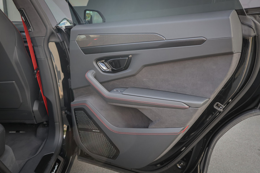 Lamborghini Urus 4.0 V8 Hybrid SE | ACC | MASSAGE | STOELVERWARMING & VERKOELING | B&O 3D | TREKHAAK | HEAD UP | 360 CAMERA |