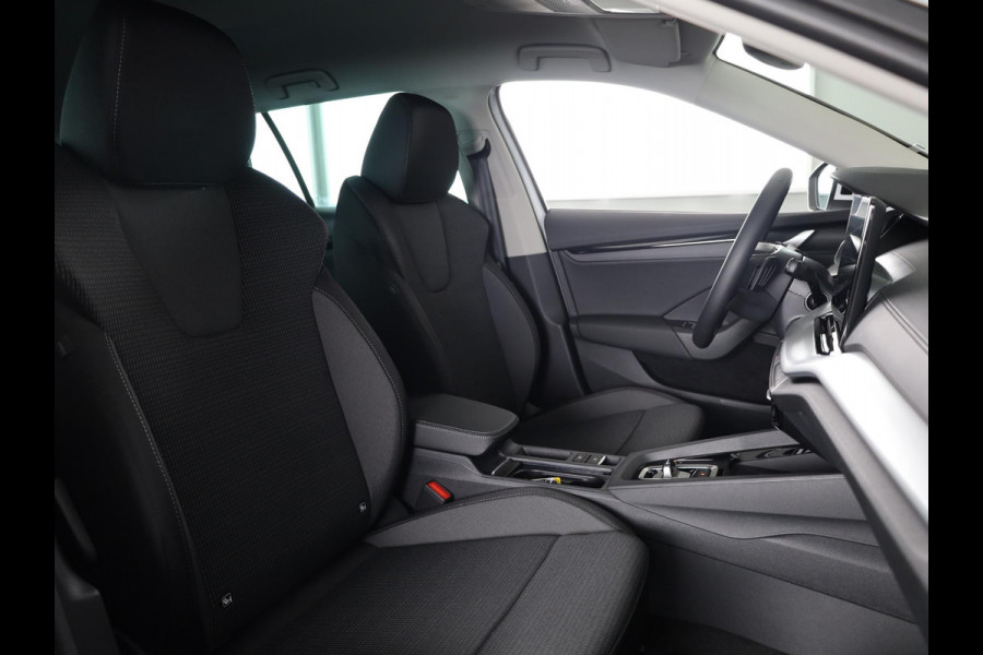 Škoda Octavia Combi Business Edition Plus m-HEV 1.5 TSI 115 pk 7 versn. DSG | Winter pakket | Lichtmetalen velgen 18 inch Lerna Antraciet