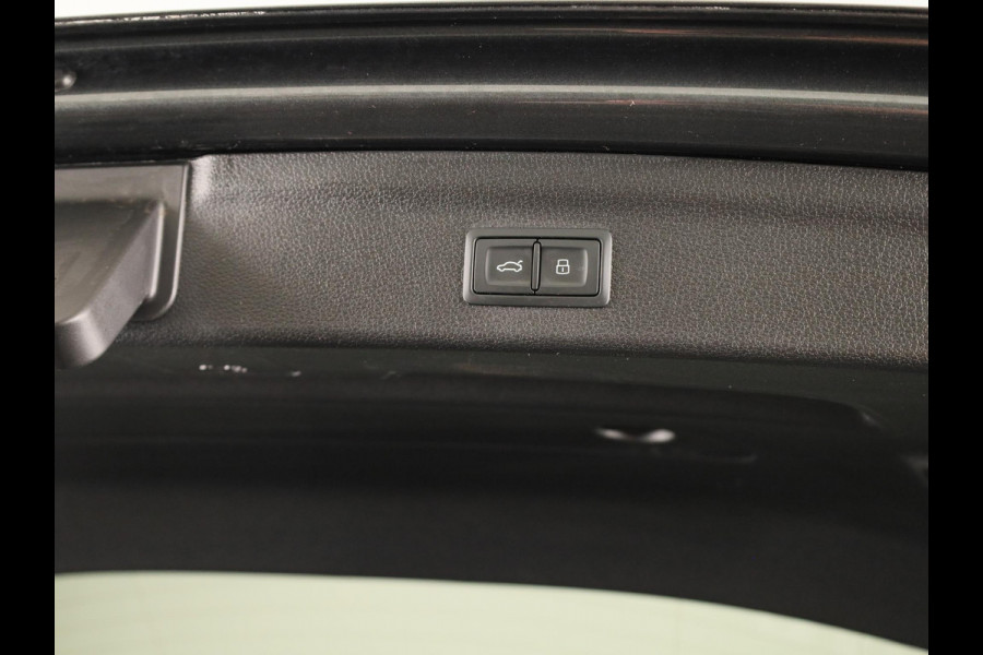 Audi Q3 45 TFSI e S edition 245pk | Navigatie | Keyless entry | Parkeercamera |  S-line interieur | Stoelverwarming | Verlengde garantie