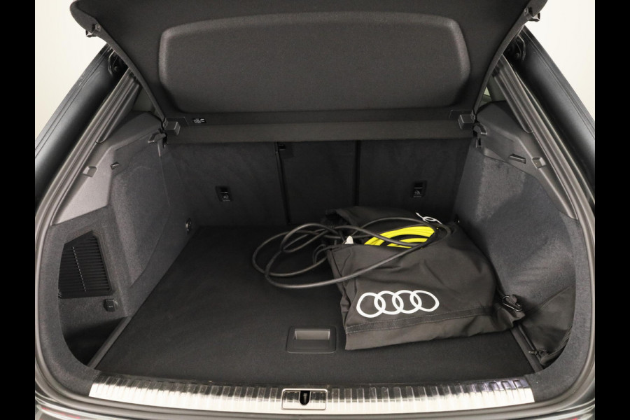 Audi Q3 45 TFSI e S edition 245pk | Navigatie | Keyless entry | Parkeercamera |  S-line interieur | Stoelverwarming | Verlengde garantie