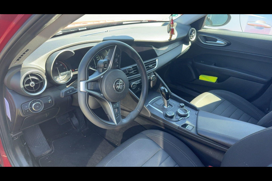 Alfa Romeo Giulia 2.0T 200pk | Trekhaak | 1.600kg Trekgewicht | Navigatie