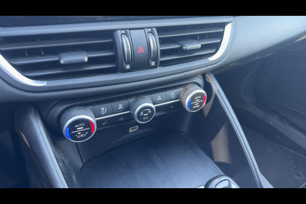 Alfa Romeo Giulia 2.0T 200pk | Trekhaak | 1.600kg Trekgewicht | Navigatie