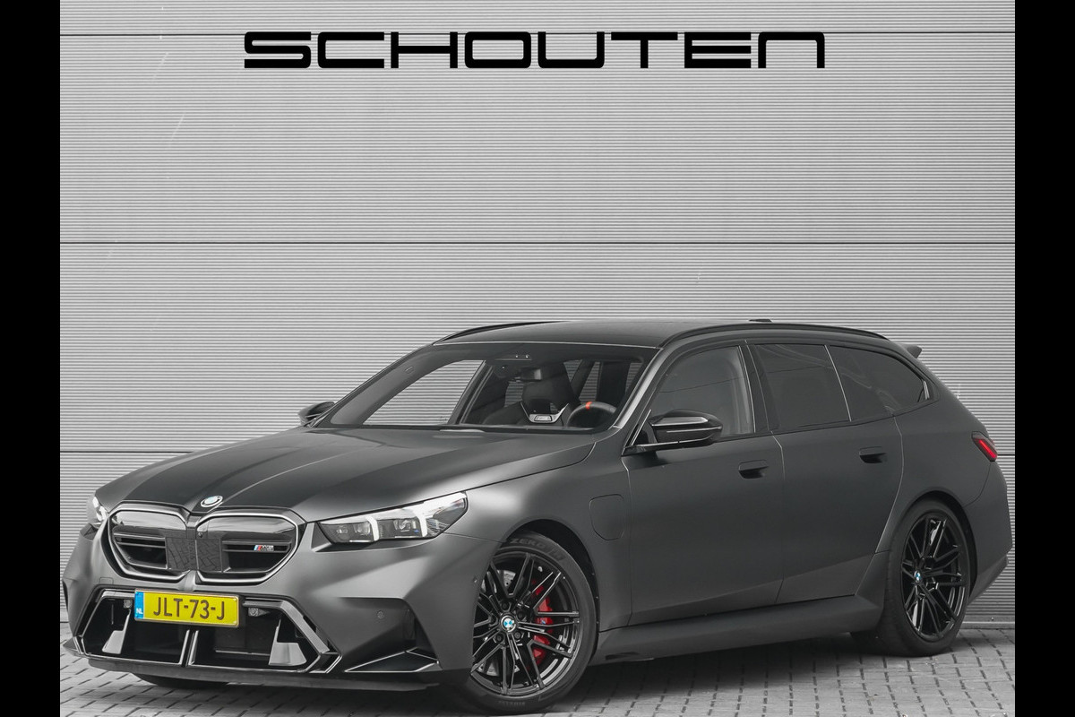 BMW 5 Serie Touring M5 CoPilot Iconic Glow B&W Frozen Black Trekhaak