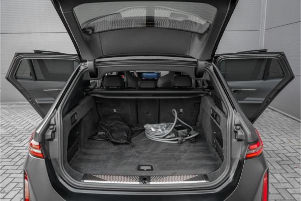BMW 5 Serie Touring M5 CoPilot Iconic Glow B&W Frozen Black Trekhaak