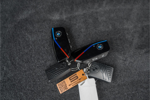 BMW 5 Serie Touring M5 CoPilot Iconic Glow B&W Frozen Black Trekhaak