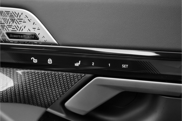 BMW 5 Serie Touring M5 CoPilot Iconic Glow B&W Frozen Black Trekhaak