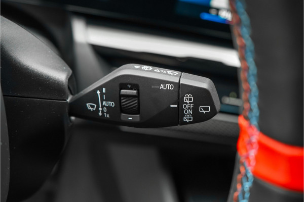 BMW 5 Serie Touring M5 CoPilot Iconic Glow B&W Frozen Black Trekhaak