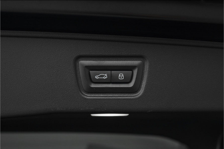 BMW 5 Serie Touring M5 CoPilot Iconic Glow B&W Frozen Black Trekhaak