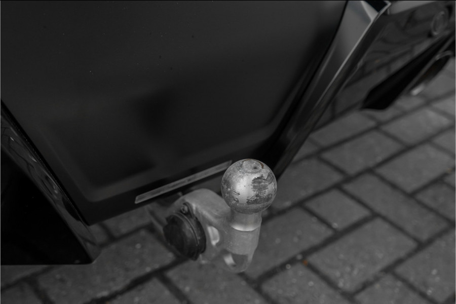 BMW 5 Serie Touring M5 CoPilot Iconic Glow B&W Frozen Black Trekhaak