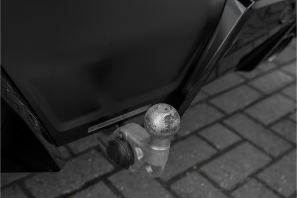 BMW 5 Serie Touring M5 CoPilot Iconic Glow B&W Frozen Black Trekhaak